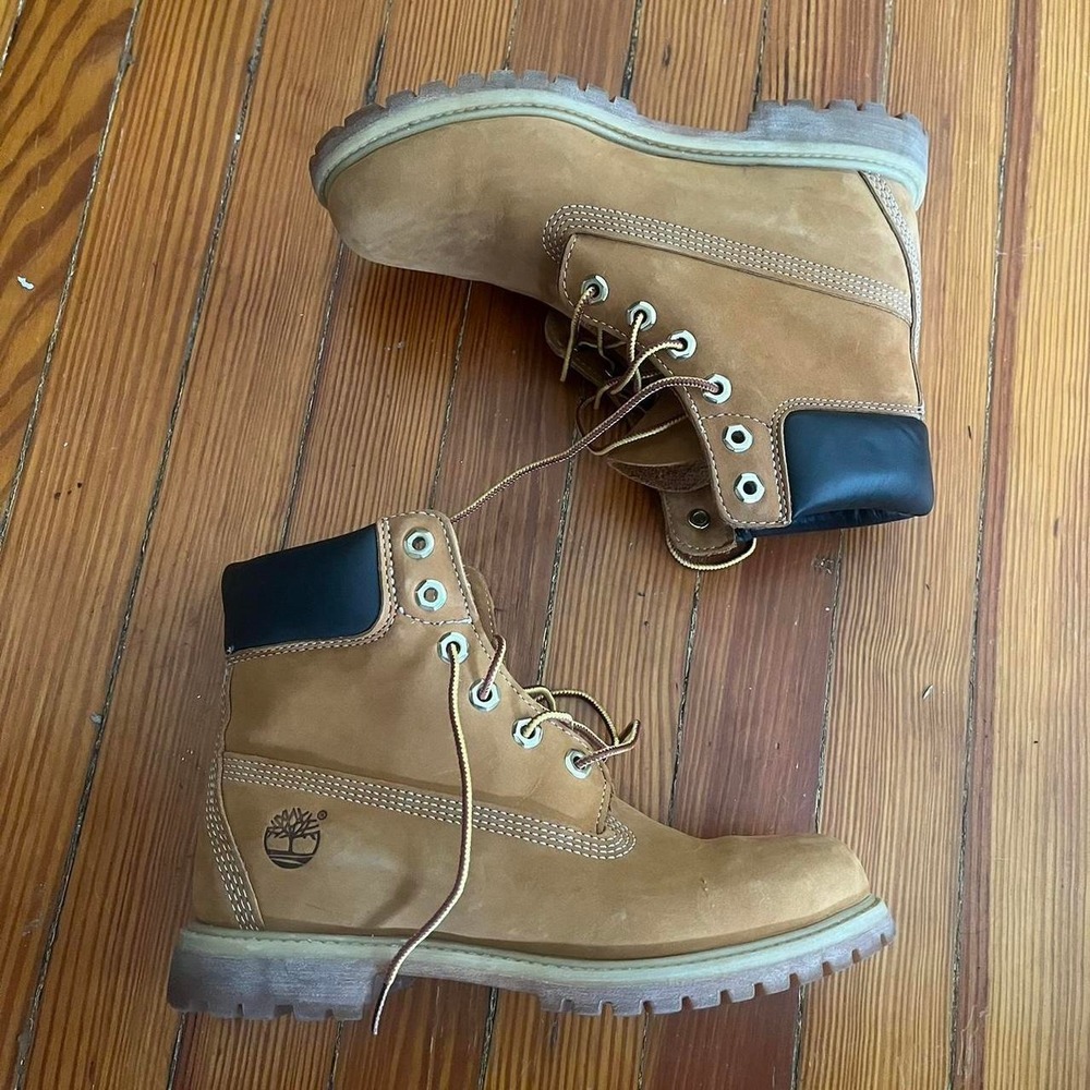 Timberland classic Boots size 8.5w